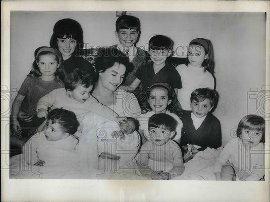 1962 Press Photo Mrs. Maria Del Carmen guidos De Alcaido and her husband Julio - Historic Images