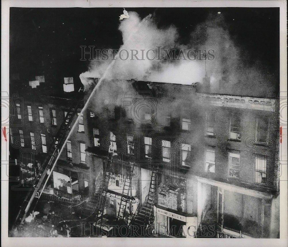 1952 Fire breaks out through a Brooklyn apartment building. - Historic Images