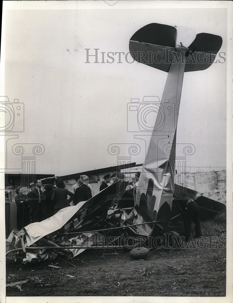 1939 Press Photo Crashed plane wreckage at Compton, California - nea35436-Historic Images
