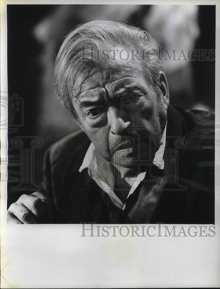 1954 Press Photo English Actor Claude Rains as Judge in CBS-TV "Rawhide" - Historic Images