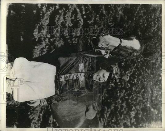 1942 Press Photo Miss Bedie Hawhee at Derby Week races in Ind. - nea35582 - Historic Images