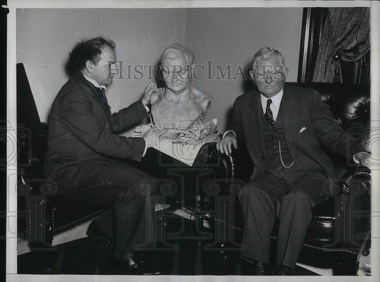 1934 Press Photo VP John Garner & Prof. Ernest Durig, sculptor - nea35645 - Historic Images