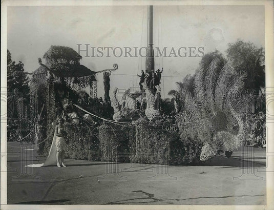 1933 Press Photo Floats Prepared For Rose Bowl Parade Fairy Tale In Flowers - Historic Images