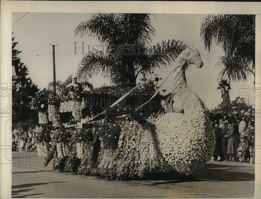 1927 Press Photo Kiwanis Club of Pasadena Swan Float in Tournament of Roses - Historic Images