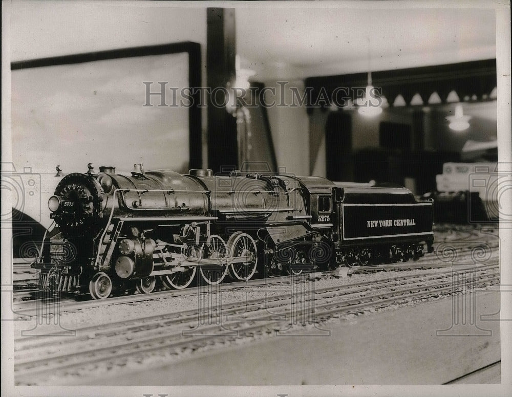 1938 Press Photo Scale model of NY Central type of locomotive - Historic Images