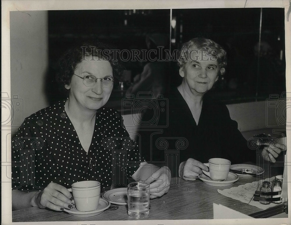 1948 Gertrude Adler and Emma Adler at Cloverleaf Restaurant - Historic Images