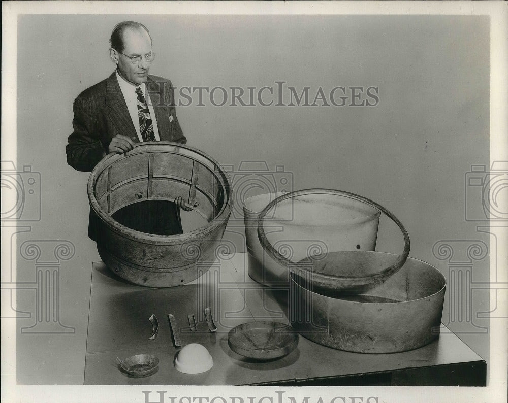 1949 Ralph Lotz with parts made at Apex Electrical Mfg. Co. - Historic Images