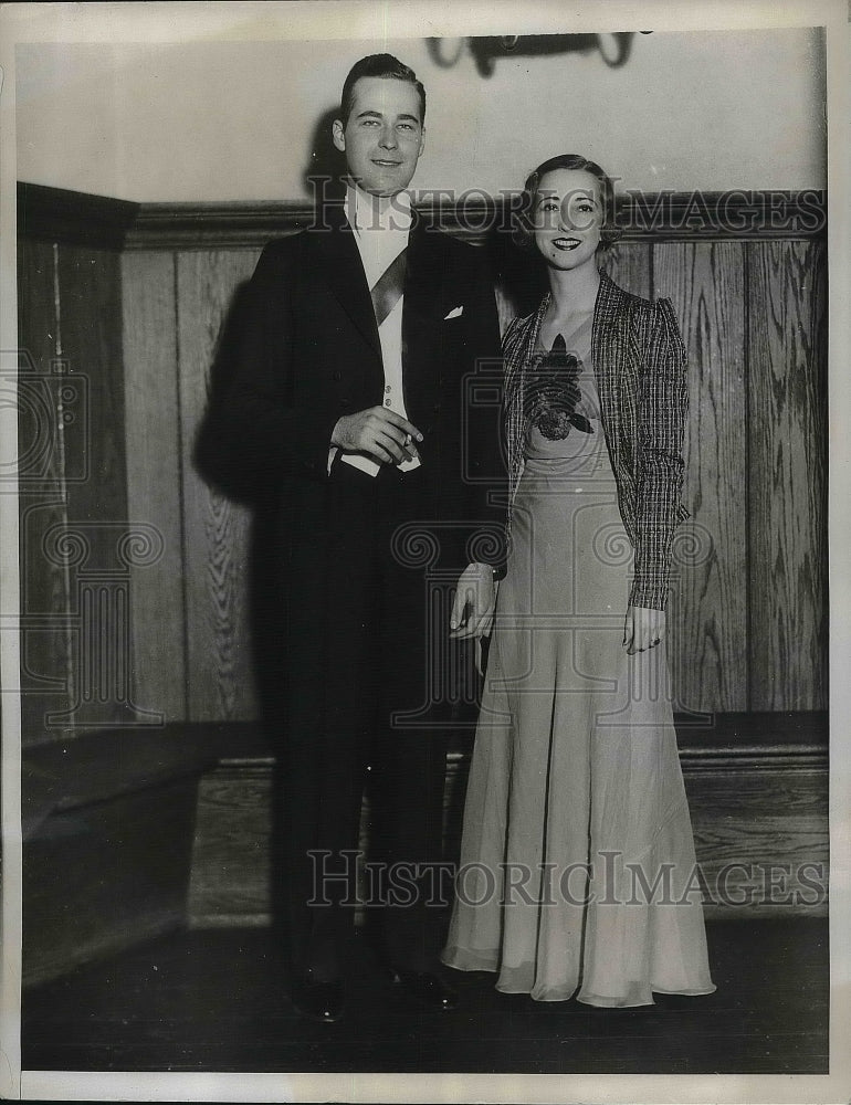 1933 Press Photo George L.Pew of Yale &amp; Electa Waggoner during Yale Prom. - Historic Images