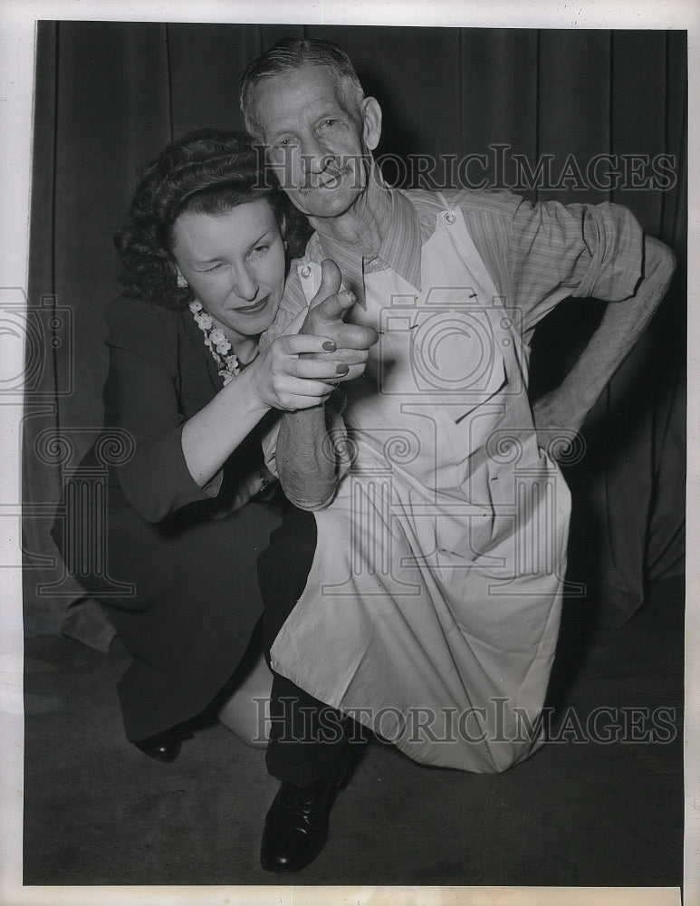 1943 Gun maker William Pickett and Dorothy Henrichon,parachute maker - Historic Images
