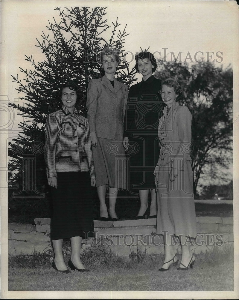 1954 Press Photo Gay Lay Thield College Margaret Athison Evangeline, Tirakis - Historic Images