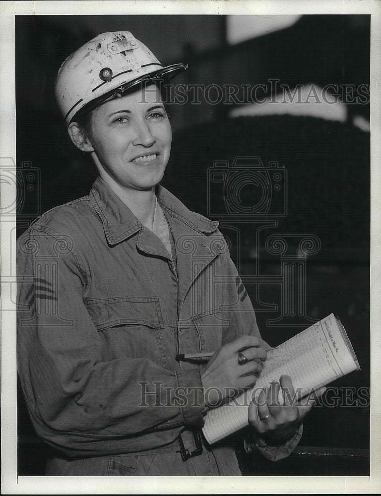 1945 Press Photo Mrs. Carl SaundersFairmont, West VirginaWoman Coal Miner-Historic Images