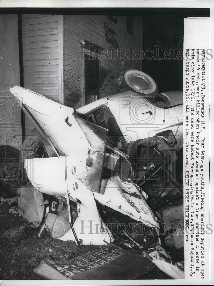 1957 Press Photo Car wreckage in Tenawanda, NY where 4 youths died-Historic Images