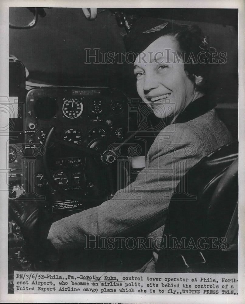 1952 Press Photo Dorothy Kuhn , control tower operator in Philadelphia - Historic Images