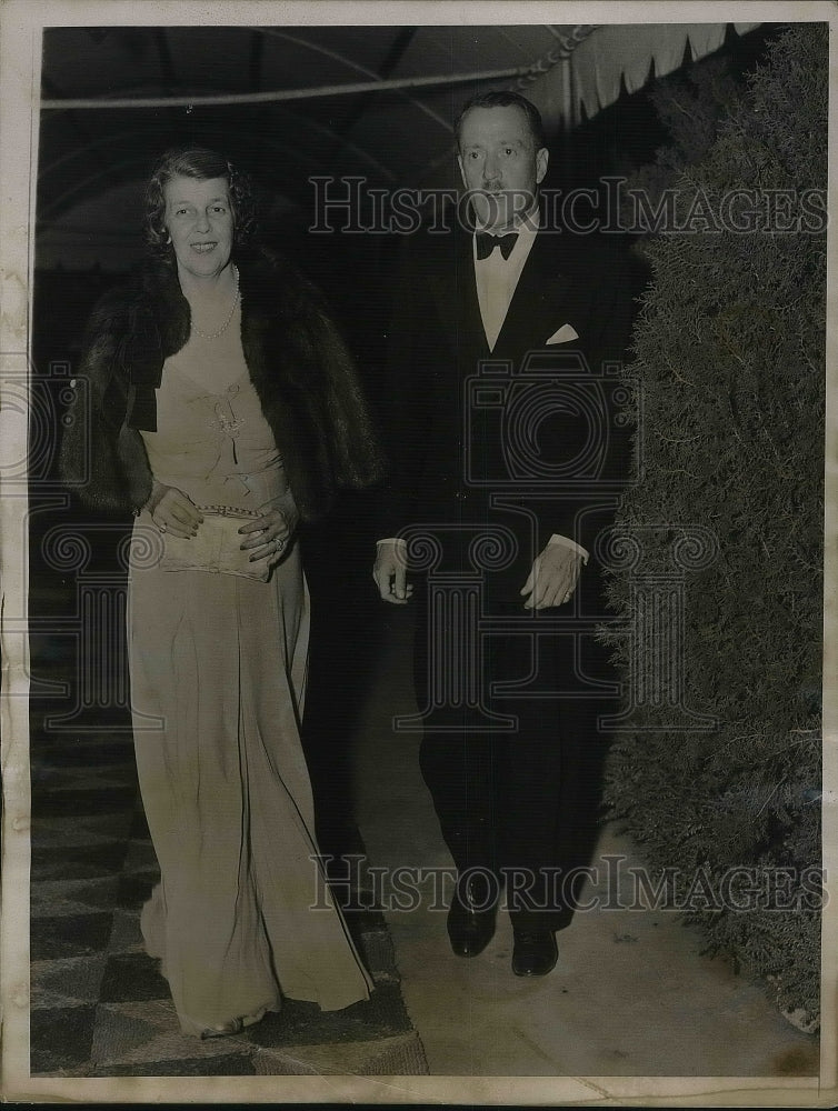 1937 Press Photo Margaret Emerson &amp; Major Richard Cooper at Night Club - Historic Images
