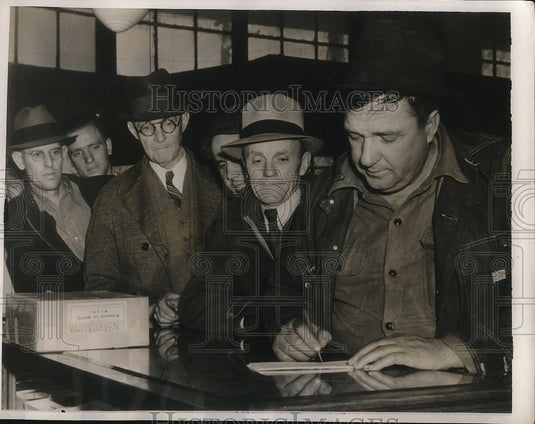 1938 Farmer DE Arnett & others vote on farm program - Historic Images