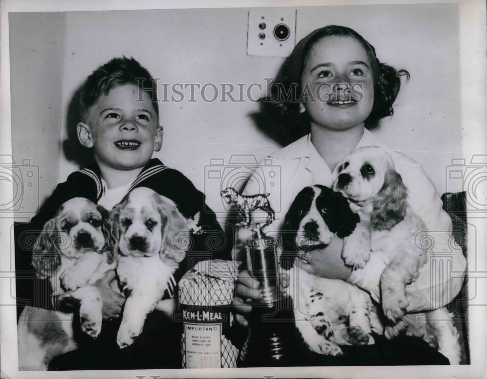 1947 Press Photo Bobbie Ecker, Nancy Blue Cocker Spaniel Club Litter Winners - Historic Images