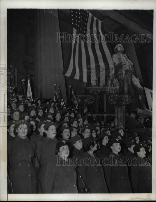 1948 Press Photo Soldiers celebrating Army Day on the steps of the Sub Treasury - Historic Images