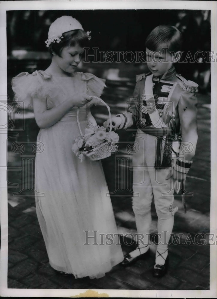 1950 Press Photo Neville Howard and his sister Arianwen at wedding - Historic Images