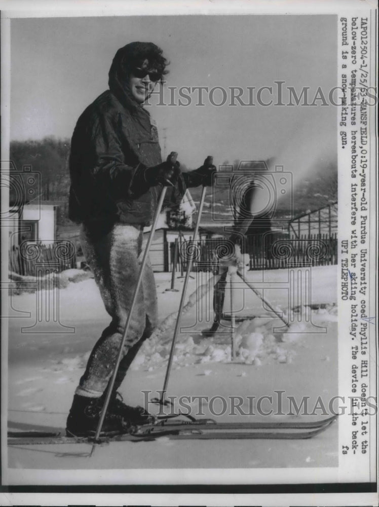 1963 Phyllis Hill of Purdue University on skiing trip - Historic Images