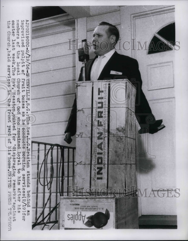 1956 Press Photo Rev L.C. Heaston Behind Pulpit of Fruit Boxes - nea37004 - Historic Images