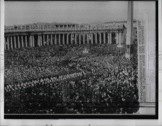 1958 Press Photo Mourners of Pope Pius XII Procession at Vatican City - Historic Images