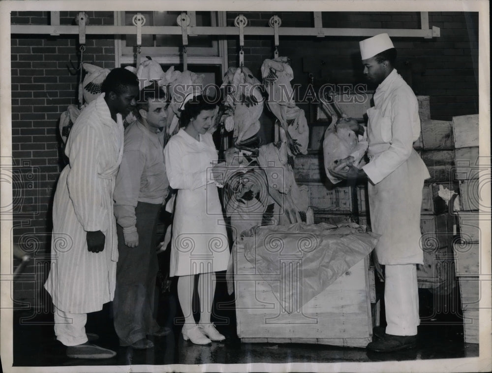 1946 Betty Brewer, McClinton,Nordan,Samuel at VA Hospital kitchen - Historic Images