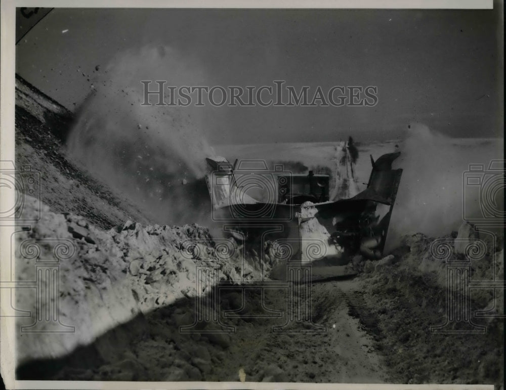 1939 Press Photo Snow plows at work in Iowa near Council Bluffs - Historic Images