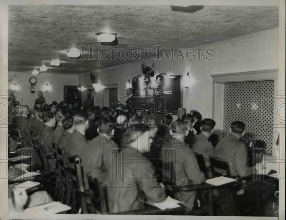 1933 Press Photo English Class for Officers Dr. Frederic Robinson, NYC - Historic Images