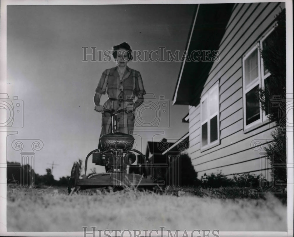 1952 Press Photo Mrs Arthur Miller Whealt Belt Farm Wife - nea37318 - Historic Images