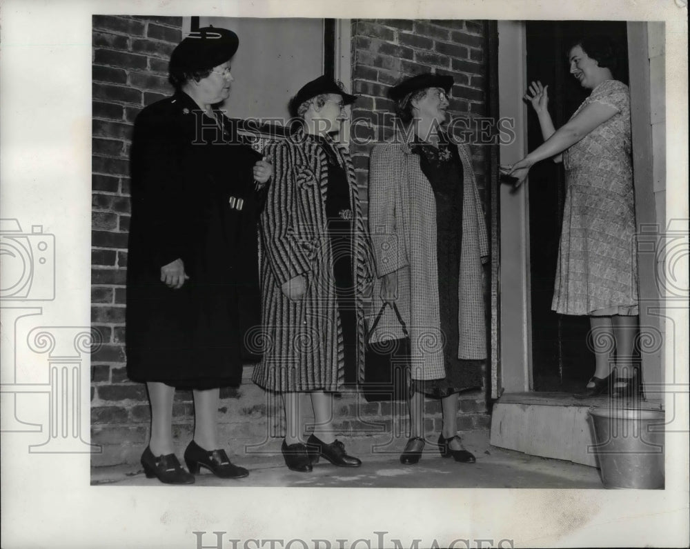 1939 Preventing People From Entering Home Where Children Have Mumps - Historic Images