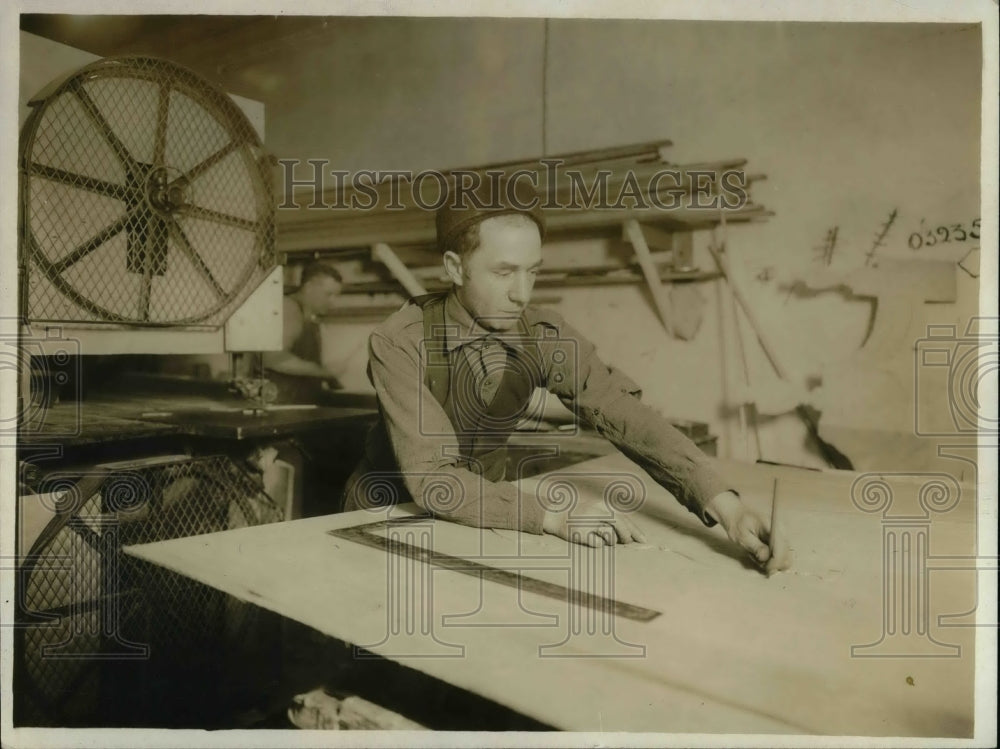 1918 Press Photo John King, Stage Carpentry, Washington Square Players-Historic Images