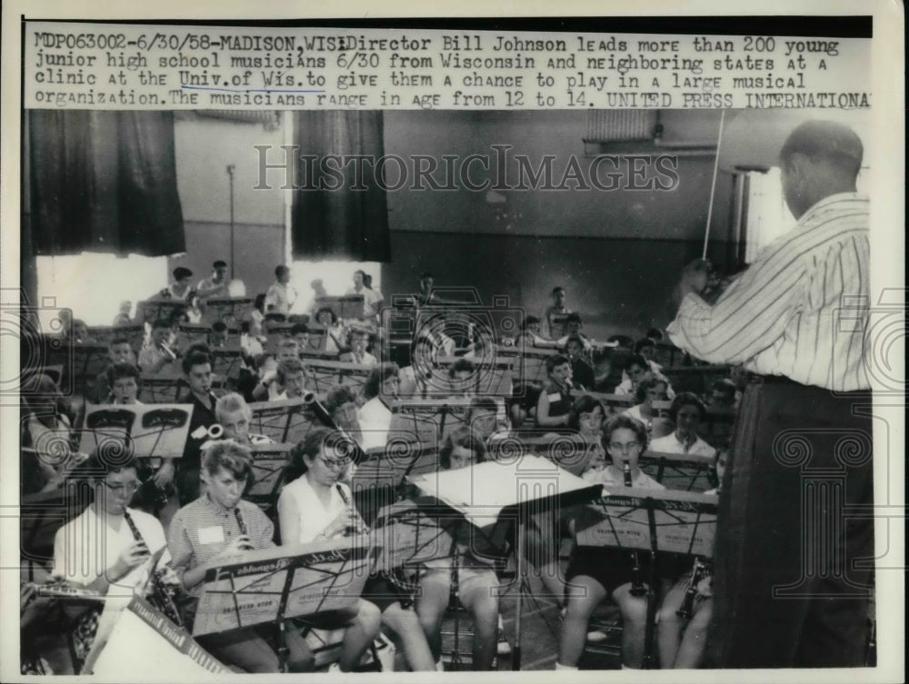 1958 Press Photo Director Bill Johnson leads Junior High school Musicians - Historic Images