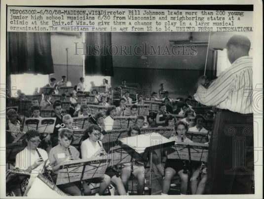 1958 Press Photo Director Bill Johnson leads Junior High school Musicians - Historic Images