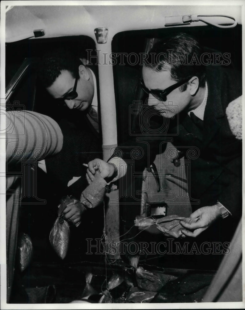 1970 Press Photo Rome Police With Bags of Hashish Found in Car - nea37529 - Historic Images