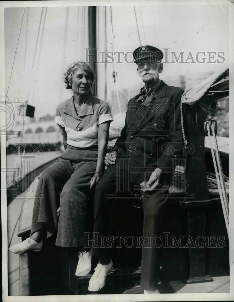 1934 Dr Elisha Hussey &amp; Emma Gundlach On His Boat - Historic Images