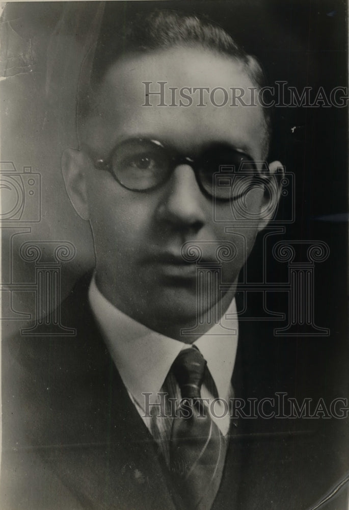 1927 Man With Glasses - Historic Images