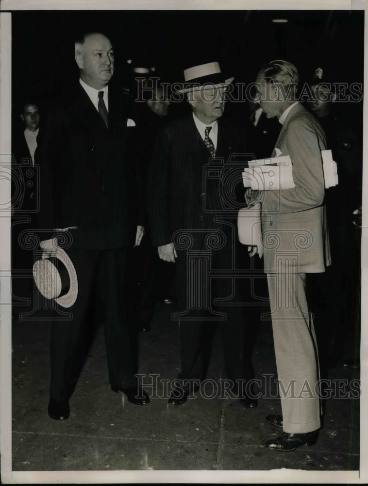 1936 Press Photo Postmaster General James Farney Waits At B&O Station-Historic Images