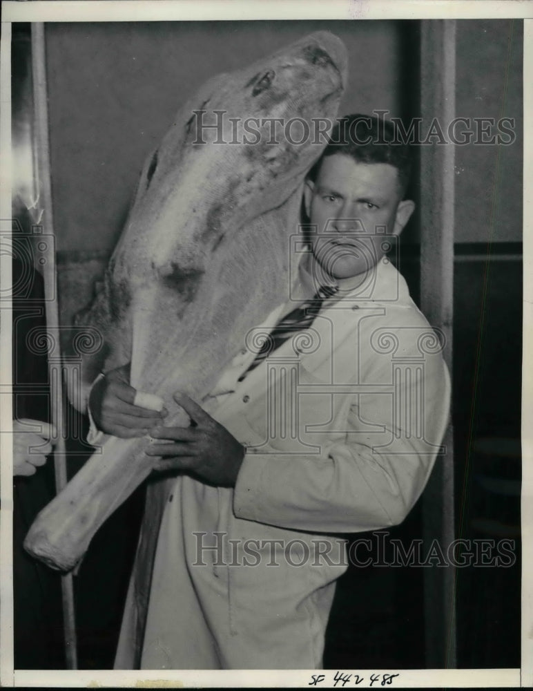 1938 Press Photo Charles Hicks, meat delivery man, acquitted on battery charge - Historic Images