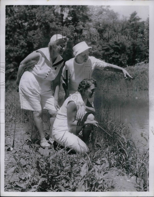 1955 Mrs Arthur Misfeldt Mrs FB Cronin Mrs Burt Lutz Outside - Historic Images