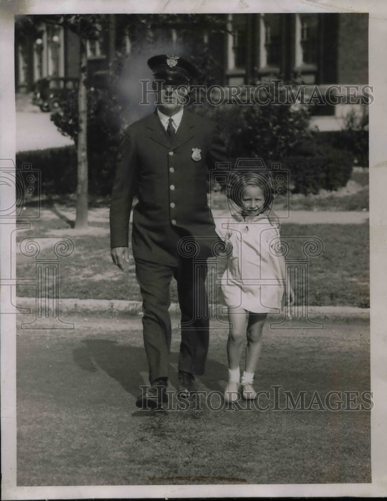 1934 Press Photo Patrolman Edward Molder With Joan Johnson - nea37711 - Historic Images