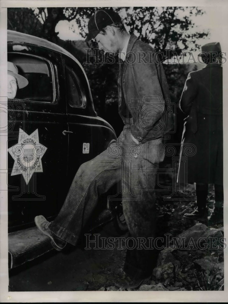 1938 Press Photo Laurne S. Hays looking for his missing son - Historic Images