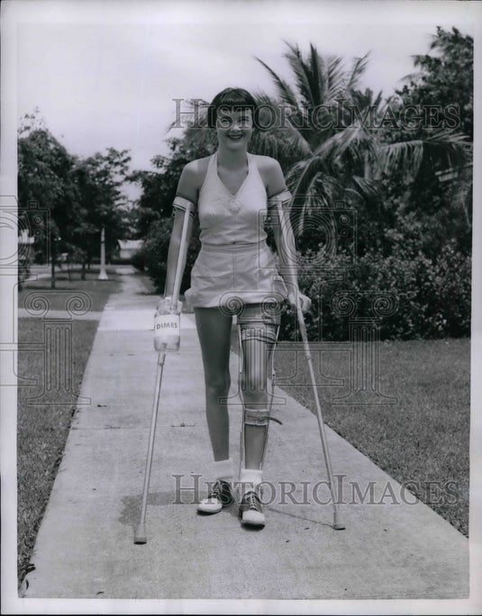 1954 Press Photo Priacilla Estes with collection jar for March of Dimes - Historic Images