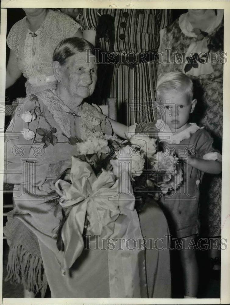 1938 Mrs Melissa Huxley on her 100th birthday  - Historic Images