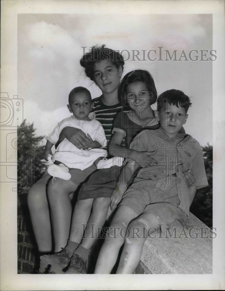 1948 Press Photo The Lanzaa Rose, Baby frank, Josephine, Thomas, Theresa. - Historic Images