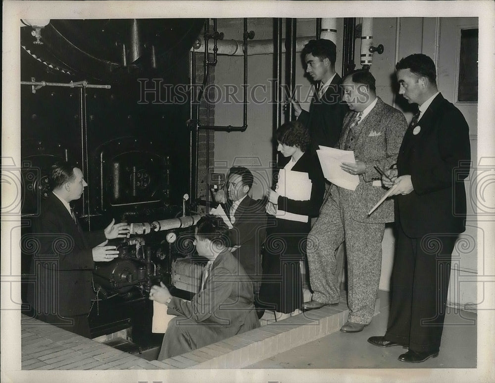 1940 Press Photo C.H. Barcel Instructs Janitors at Columbia University-Historic Images