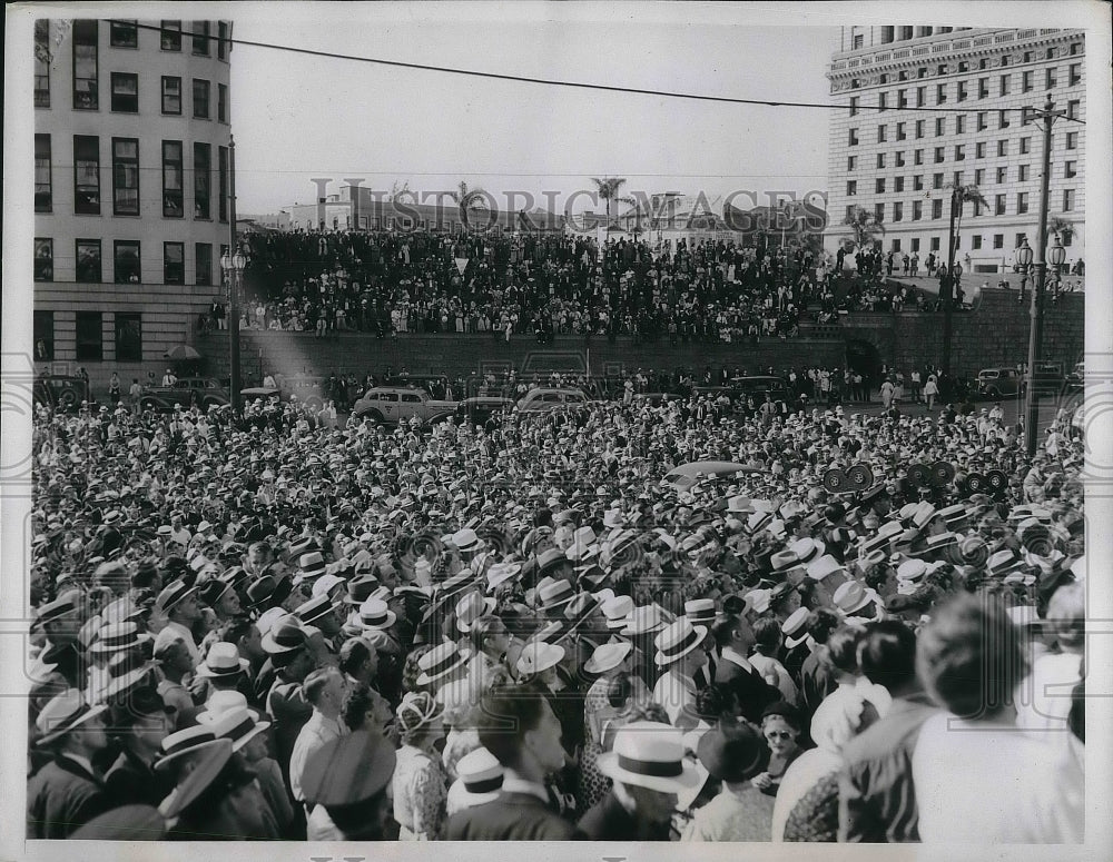 1937 Press Photo Los Angeles Cheers Soviet Fliers - Historic Images