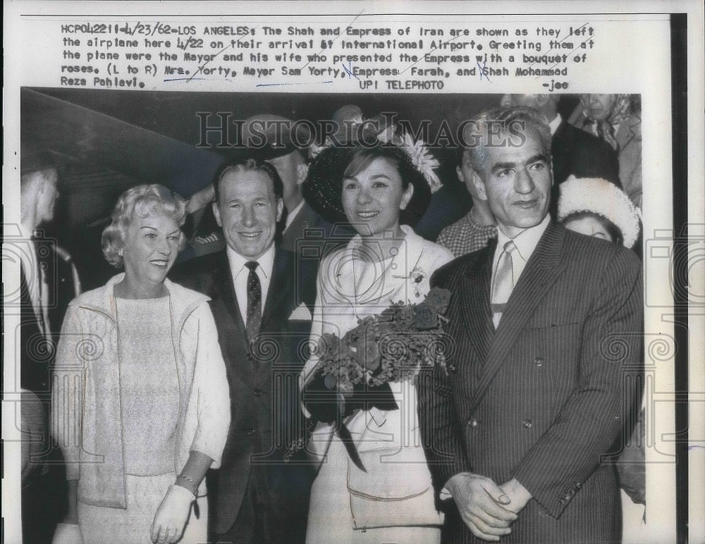 1962 Mayor Sam Yorty &amp; Wife Mrs. Yorty Meyer Greeted At Airport - Historic Images