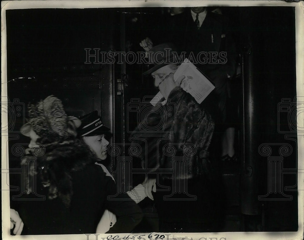 1938 Press Photo Jersey City, NJ Mayor Frank Hague Arrives At Mayo Clinic - Historic Images