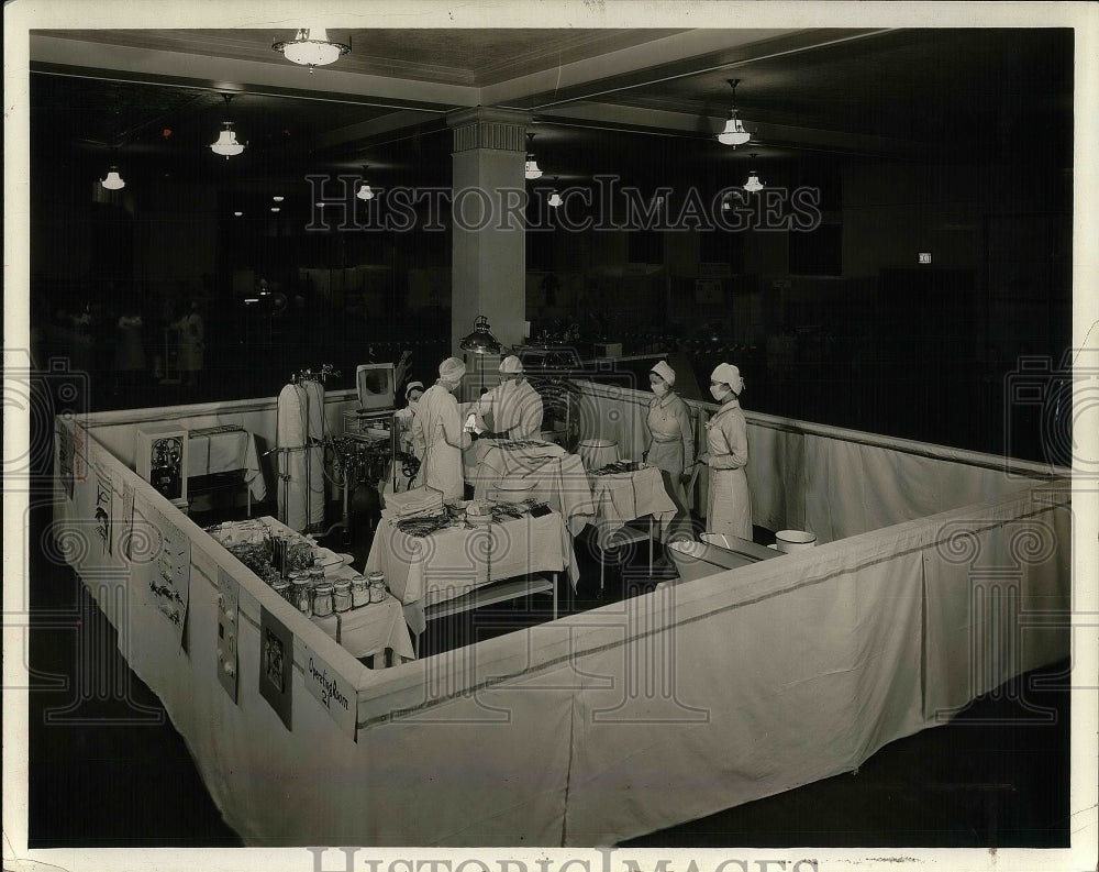 1939 Press Photo City Hospital Exhibit for Hospital Day - nea38388 - Historic Images