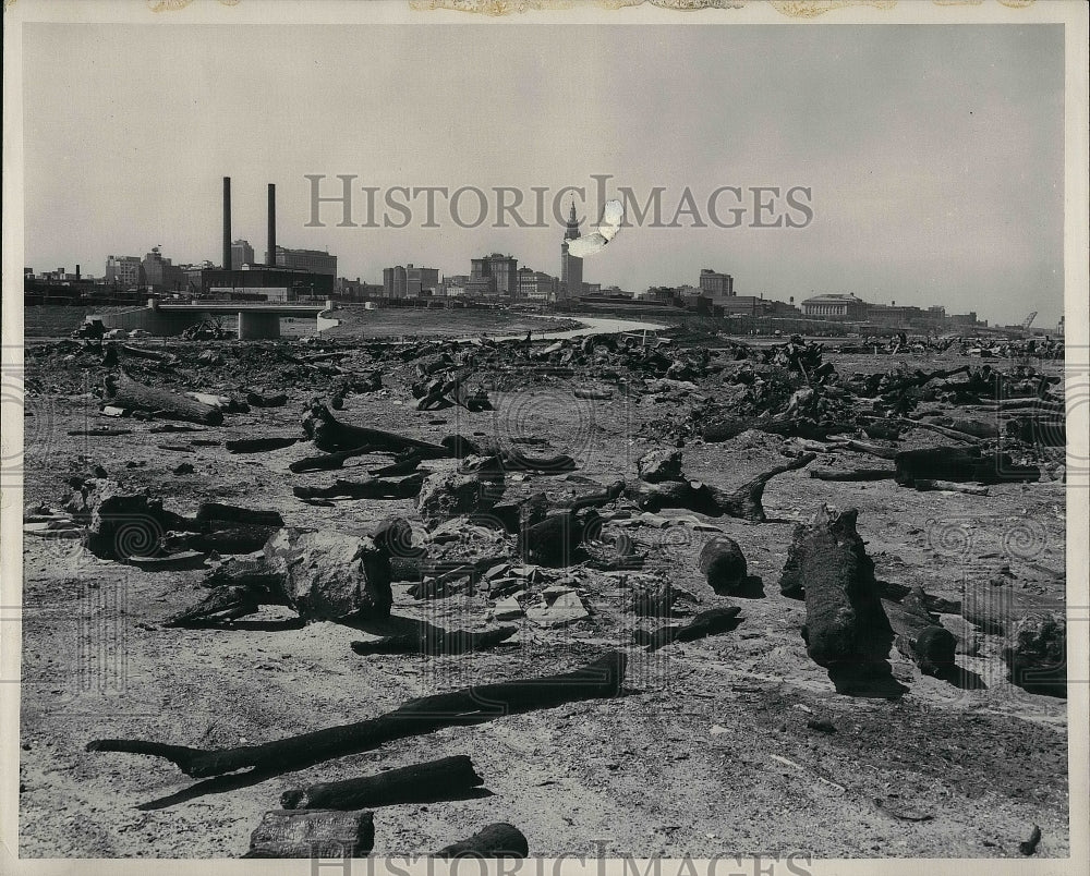 Press Photo View of Cleveland Shoreline during a Drought Season. - Historic Images